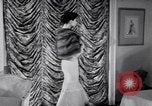 Immagine di Sfilata di moda New York United States USA, 1956, secondo 29 filmato di repertorio 65675040936