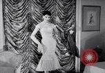 Immagine di Sfilata di moda New York United States USA, 1956, secondo 34 filmato di repertorio 65675040936