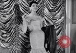 Immagine di Sfilata di moda New York United States USA, 1956, secondo 40 filmato di repertorio 65675040936