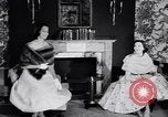 Immagine di Sfilata di moda New York United States USA, 1956, secondo 43 filmato di repertorio 65675040936
