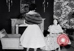 Immagine di Sfilata di moda New York United States USA, 1956, secondo 46 filmato di repertorio 65675040936