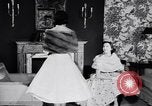 Immagine di Sfilata di moda New York United States USA, 1956, secondo 47 filmato di repertorio 65675040936