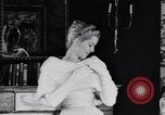 Immagine di Sfilata di moda New York United States USA, 1956, secondo 52 filmato di repertorio 65675040936