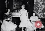 Immagine di Sfilata di moda New York United States USA, 1956, secondo 60 filmato di repertorio 65675040936