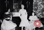Immagine di Sfilata di moda New York United States USA, 1956, secondo 61 filmato di repertorio 65675040936