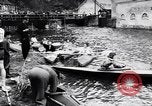 Image Kayak skippers Allemagne, 1956, de la seconde 4 séquences d'archives historiques vidéo 65675040938