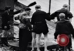 Image Kayak skippers Allemagne, 1956, de la seconde 20 séquences d'archives historiques vidéo 65675040938