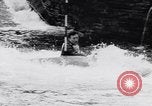 Image Kayak skippers Allemagne, 1956, de la seconde 22 séquences d'archives historiques vidéo 65675040938