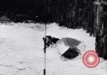Image Kayak skippers Allemagne, 1956, de la seconde 26 séquences d'archives historiques vidéo 65675040938