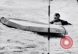 Image Kayak skippers Allemagne, 1956, de la seconde 29 séquences d'archives historiques vidéo 65675040938