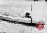 Image Kayak skippers Allemagne, 1956, de la seconde 30 séquences d'archives historiques vidéo 65675040938