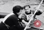 Image Kayak skippers Allemagne, 1956, de la seconde 45 séquences d'archives historiques vidéo 65675040938