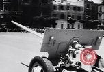 Immagine di Display di armi Suez Egitto, 1956, secondo 43 filmato di repertorio 65675040940