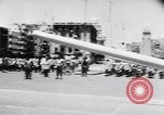 Immagine di Display di armi Suez Egitto, 1956, secondo 47 filmato di repertorio 65675040940
