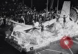 Immagine di Parata di flottazione Miami Florida USA, 1956, secondo 16 filmato di repertorio 65675040949