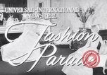 Immagine di Sfilata di moda New York United States USA, 1956, secondo 1 filmato di repertorio 65675040950