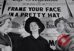 Immagine di Sfilata di moda New York United States USA, 1956, secondo 11 filmato di repertorio 65675040950