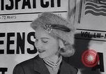 Immagine di Sfilata di moda New York United States USA, 1956, secondo 17 filmato di repertorio 65675040950