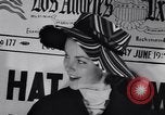 Immagine di Sfilata di moda New York United States USA, 1956, secondo 22 filmato di repertorio 65675040950