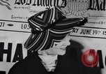 Immagine di Sfilata di moda New York United States USA, 1956, secondo 25 filmato di repertorio 65675040950