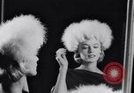 Immagine di Sfilata di moda New York United States USA, 1956, secondo 28 filmato di repertorio 65675040950