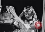 Immagine di Sfilata di moda New York United States USA, 1956, secondo 34 filmato di repertorio 65675040950