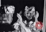 Immagine di Sfilata di moda New York United States USA, 1956, secondo 35 filmato di repertorio 65675040950