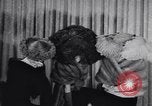 Immagine di Sfilata di moda New York United States USA, 1956, secondo 54 filmato di repertorio 65675040950