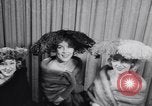 Immagine di Sfilata di moda New York United States USA, 1956, secondo 59 filmato di repertorio 65675040950