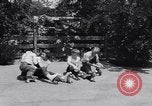Standbild Schimpansen Encino California USA, 1956, aus Sekunde 18 historischem Filmmaterial Videoclip 65675040951