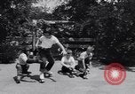 Standbild Schimpansen Encino California USA, 1956, aus Sekunde 20 historischem Filmmaterial Videoclip 65675040951