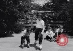 Standbild Schimpansen Encino California USA, 1956, aus Sekunde 21 historischem Filmmaterial Videoclip 65675040951