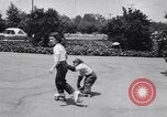 Standbild Schimpansen Encino California USA, 1956, aus Sekunde 27 historischem Filmmaterial Videoclip 65675040951
