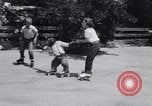 Standbild Schimpansen Encino California USA, 1956, aus Sekunde 28 historischem Filmmaterial Videoclip 65675040951