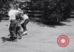 Standbild Schimpansen Encino California USA, 1956, aus Sekunde 30 historischem Filmmaterial Videoclip 65675040951