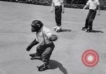 Standbild Schimpansen Encino California USA, 1956, aus Sekunde 37 historischem Filmmaterial Videoclip 65675040951
