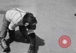 Standbild Schimpansen Encino California USA, 1956, aus Sekunde 55 historischem Filmmaterial Videoclip 65675040951