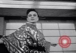Immagine di Sfilata di moda New York United States USA, 1956, secondo 13 filmato di repertorio 65675040956
