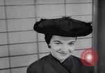 Immagine di Sfilata di moda New York United States USA, 1956, secondo 29 filmato di repertorio 65675040956