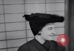 Immagine di Sfilata di moda New York United States USA, 1956, secondo 31 filmato di repertorio 65675040956
