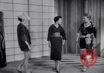 Immagine di Sfilata di moda New York United States USA, 1956, secondo 35 filmato di repertorio 65675040956