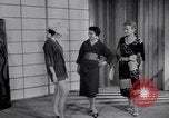 Immagine di Sfilata di moda New York United States USA, 1956, secondo 37 filmato di repertorio 65675040956