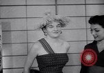 Immagine di Sfilata di moda New York United States USA, 1956, secondo 40 filmato di repertorio 65675040956