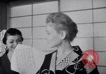 Immagine di Sfilata di moda New York United States USA, 1956, secondo 49 filmato di repertorio 65675040956