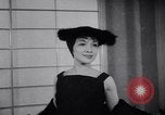 Immagine di Sfilata di moda New York United States USA, 1956, secondo 61 filmato di repertorio 65675040956