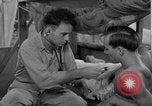 Standbild kranken Patienten Green Island South Pacific, 1944, aus Sekunde 14 historischem Filmmaterial Videoclip 65675040961