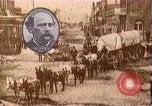 Standbild Borax Transport von 20 Maultier Teams Death Valley California USA, 1894, aus Sekunde 26 historischem Filmmaterial Videoclip 65675040984