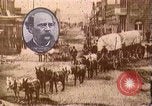 Standbild Borax Transport von 20 Maultier Teams Death Valley California USA, 1894, aus Sekunde 27 historischem Filmmaterial Videoclip 65675040984