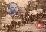 Standbild Borax Transport von 20 Maultier Teams Death Valley California USA, 1894, aus Sekunde 28 historischem Filmmaterial Videoclip 65675040984