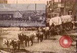 Standbild Borax Transport von 20 Maultier Teams Death Valley California USA, 1894, aus Sekunde 29 historischem Filmmaterial Videoclip 65675040984